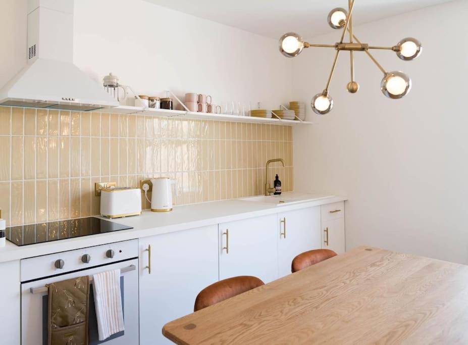 Boutique Central Margate Apt. - Edge Of Old Town! Luaran gambar